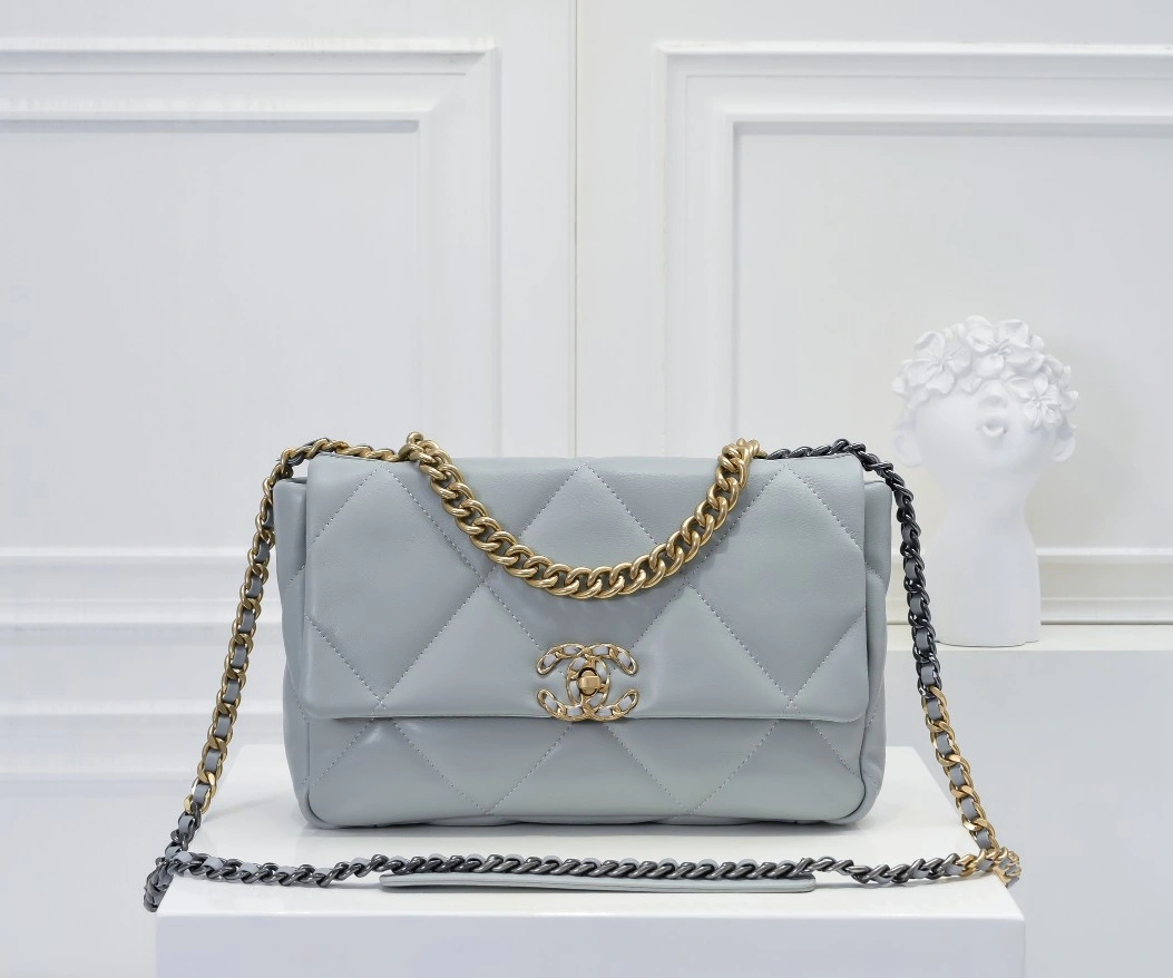Chanel AAA Quality Messenger Bags AllSeason 3653