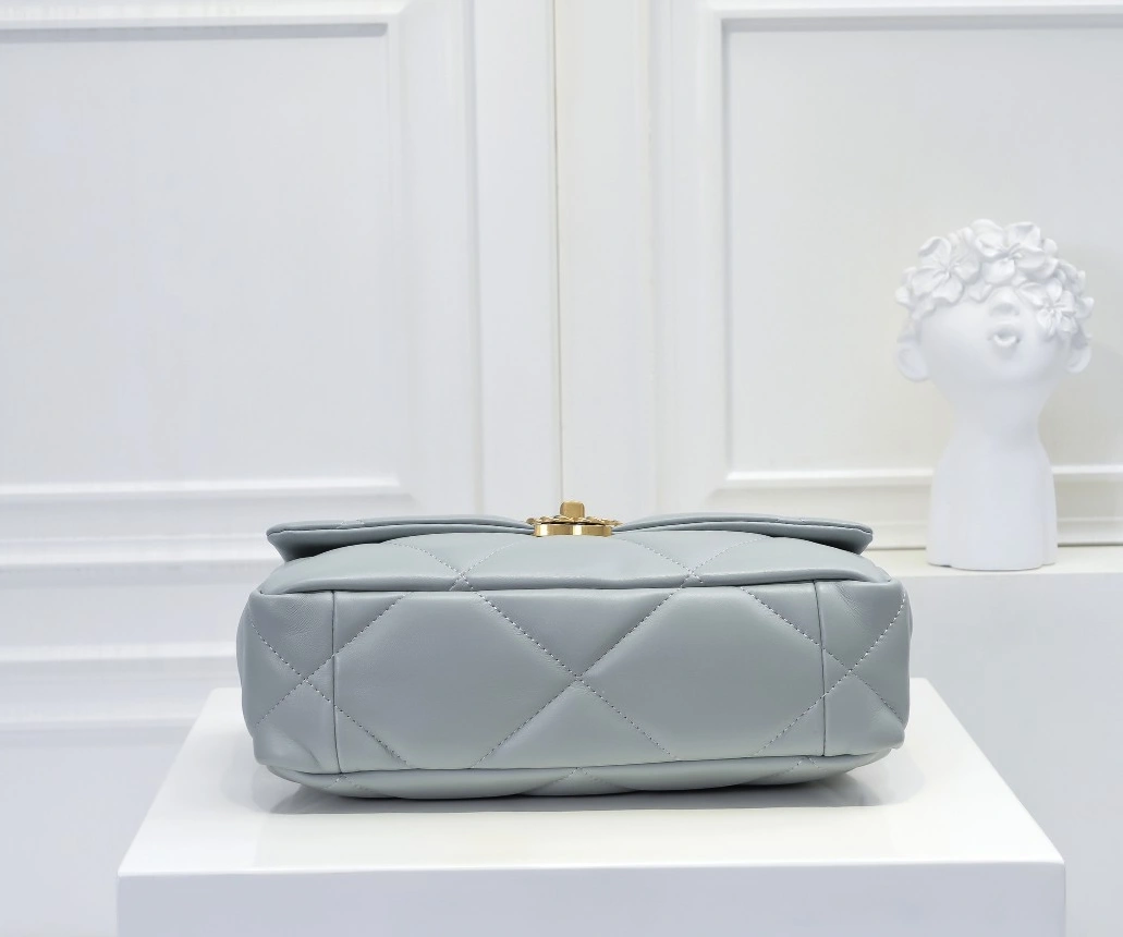 Chanel AAA Quality Messenger Bags AllSeason 3653