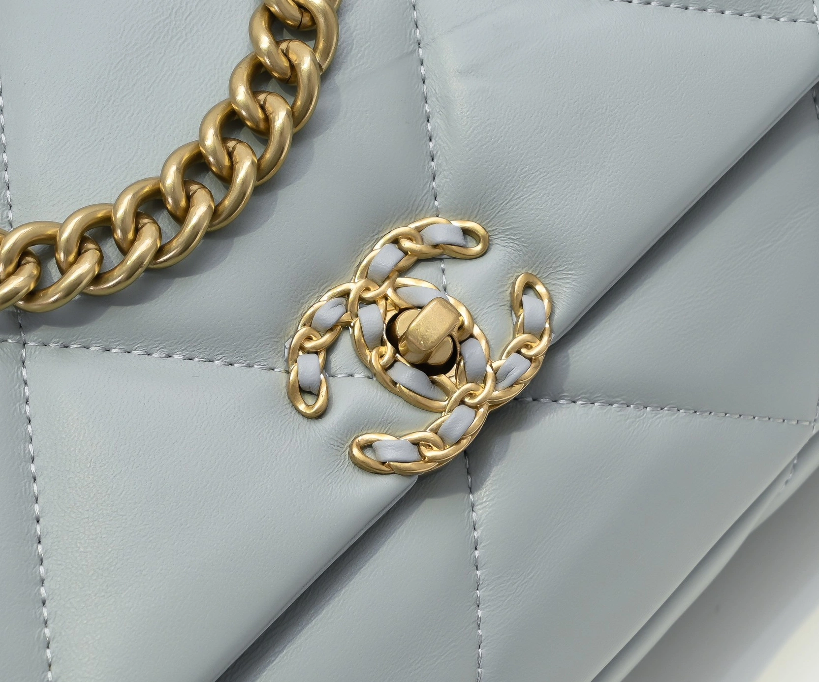 Chanel AAA Quality Messenger Bags AllSeason 3653