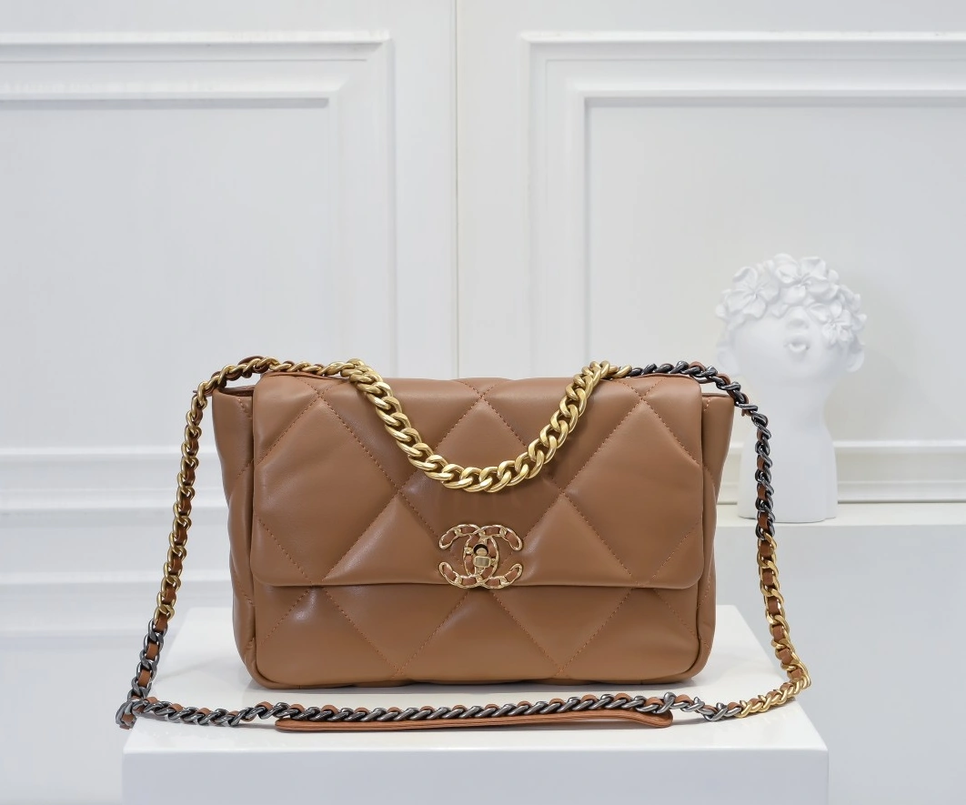 Chanel AAA Quality Messenger Bags AllSeason 4459
