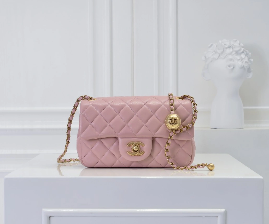Chanel AAA Quality Messenger Bags Bright 2048
