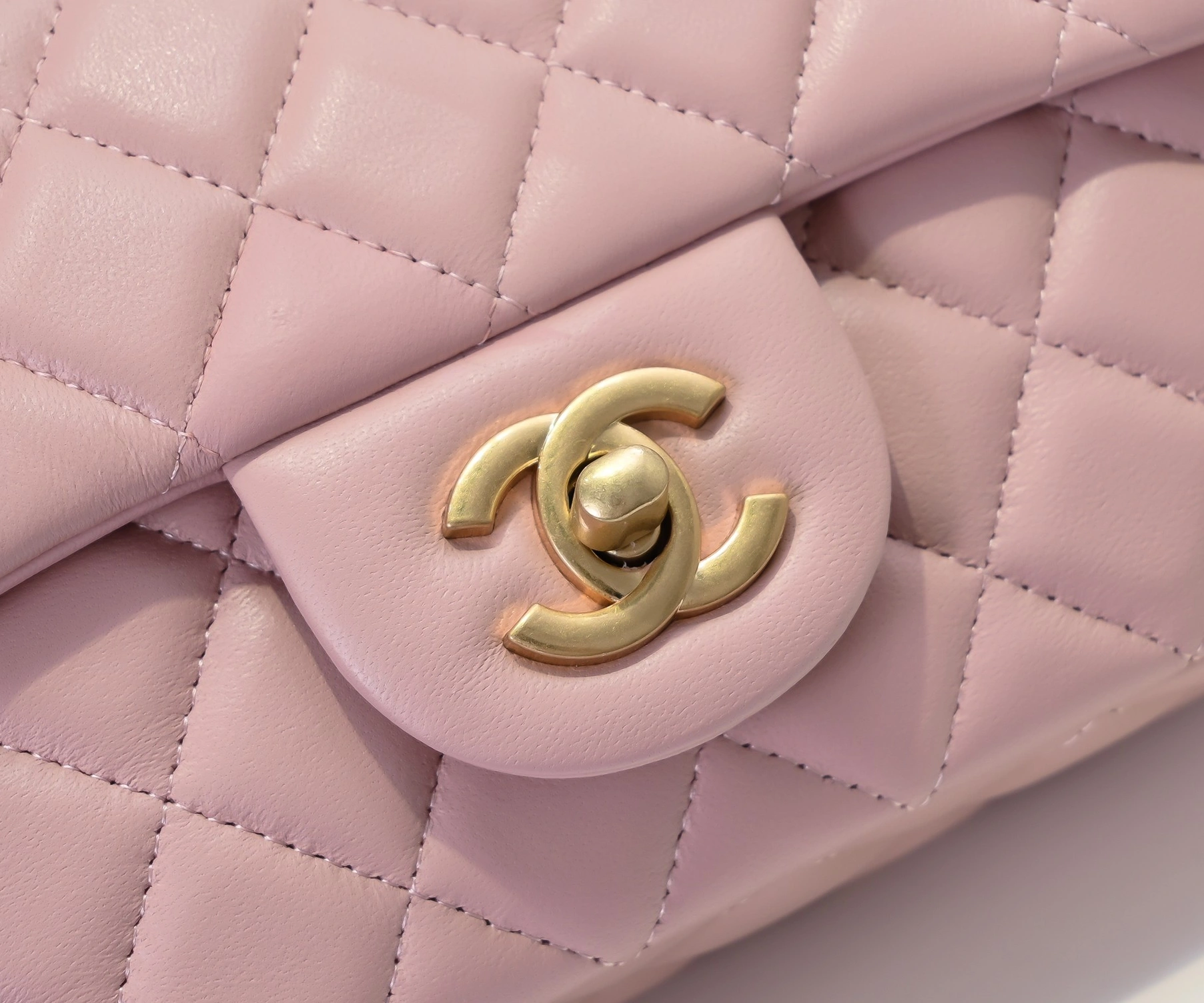 Chanel AAA Quality Messenger Bags Bright 2048