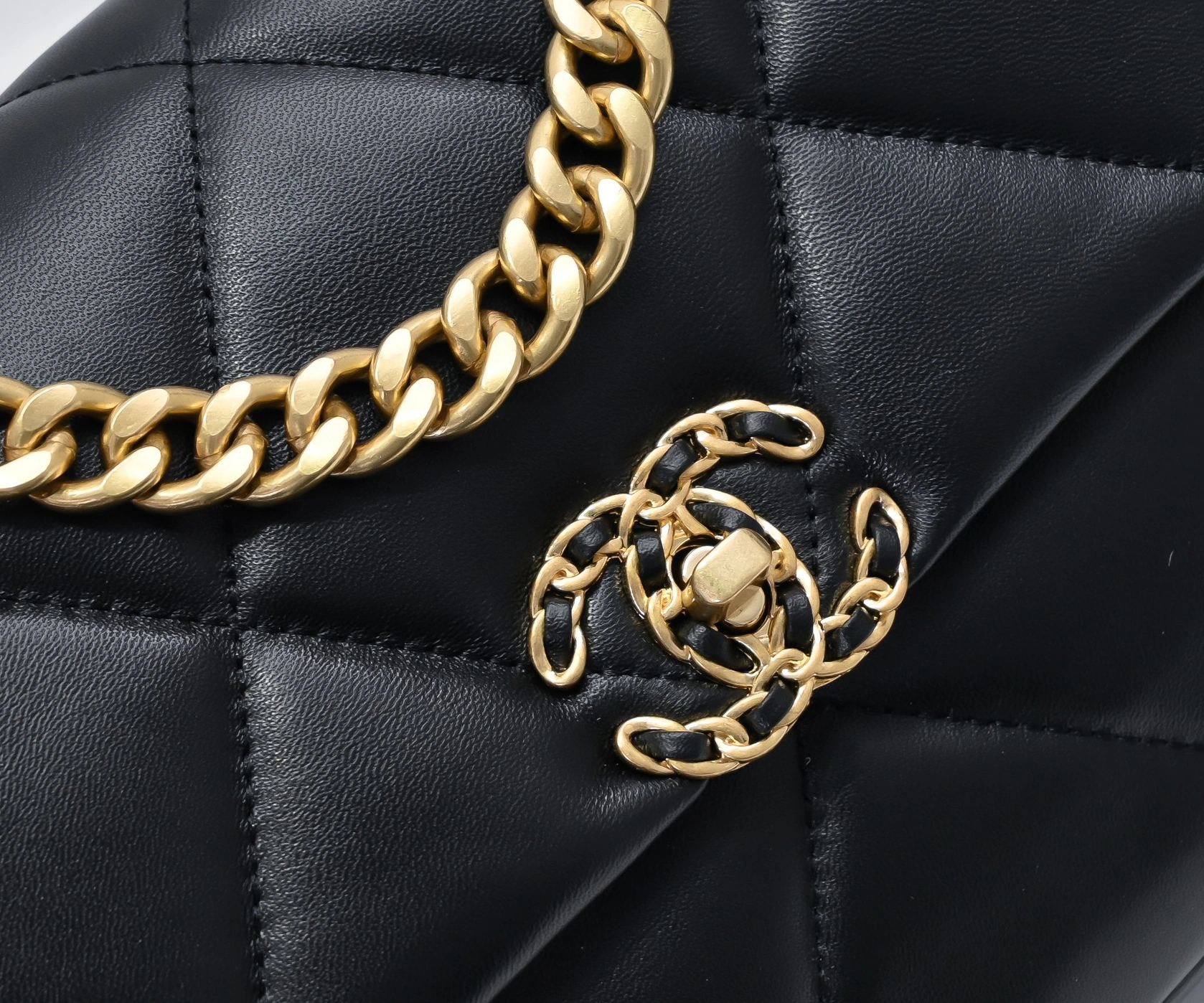 Chanel AAA Quality Messenger Bags EasyMatch 3452