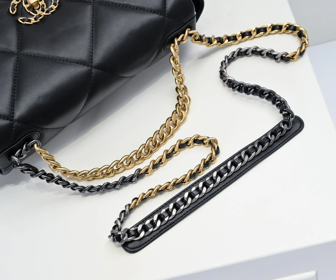 Chanel AAA Quality Messenger Bags EasyMatch 3452