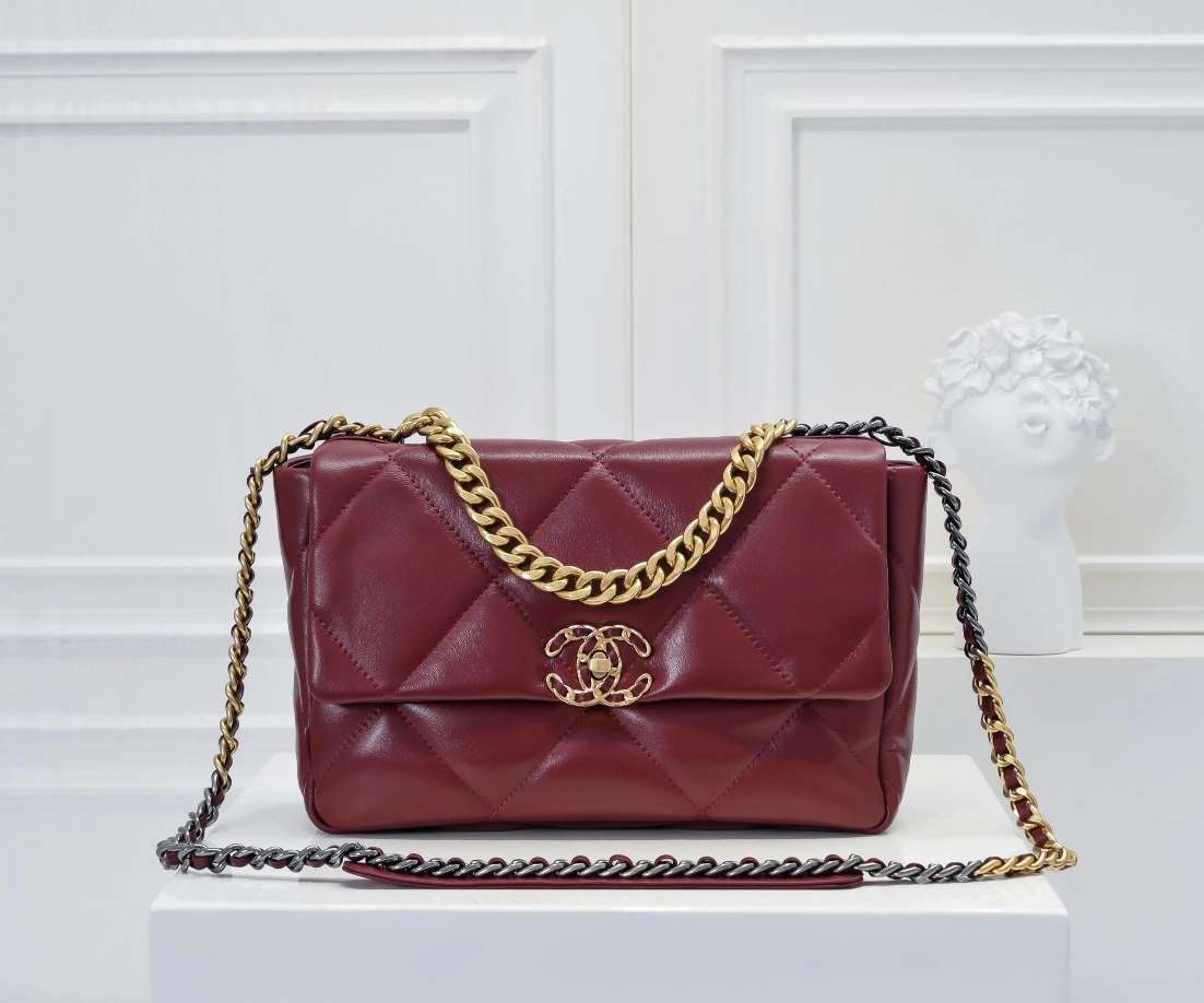 Chanel AAA Quality Messenger Bags Elegant 3982
