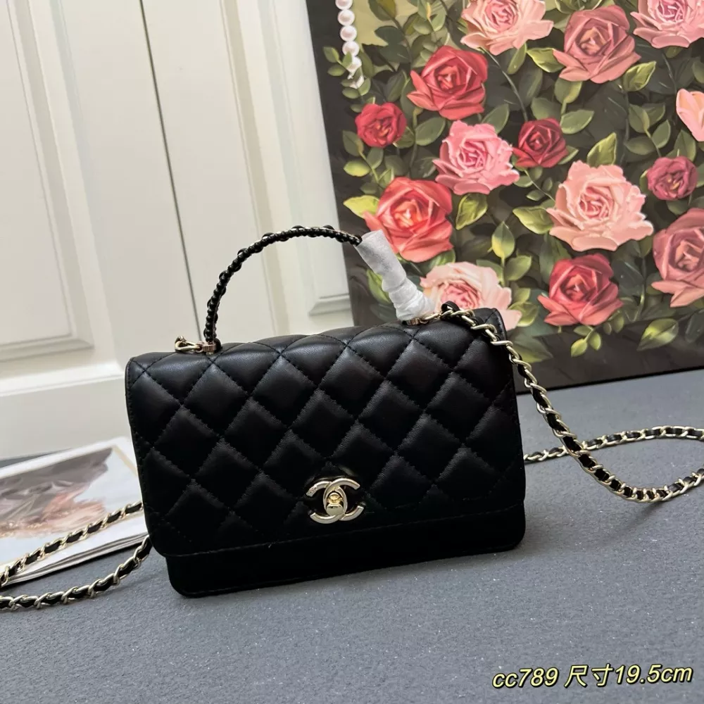 Chanel AAA Quality Messenger Bags For Women Affordable 6598