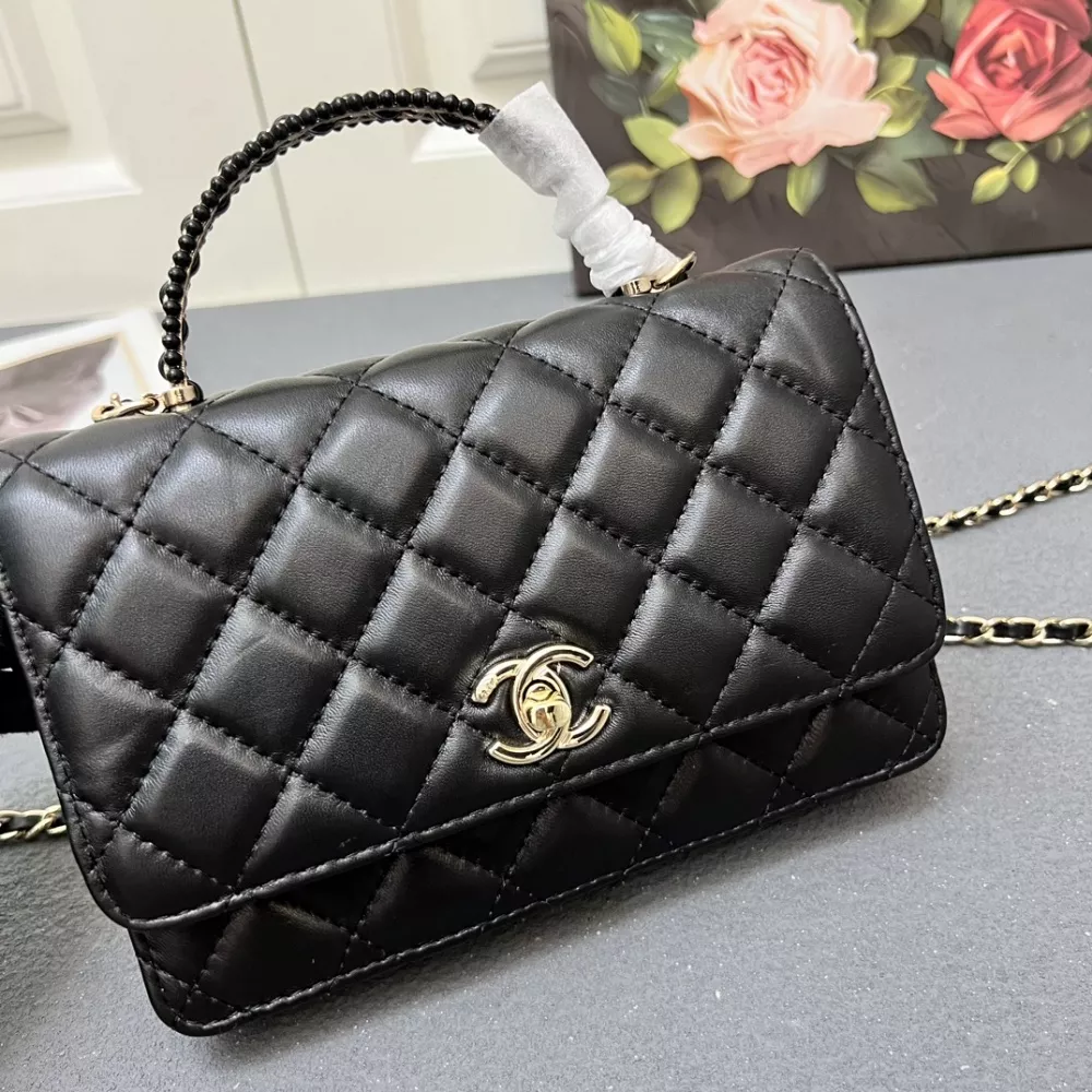 Chanel AAA Quality Messenger Bags For Women Affordable 6598
