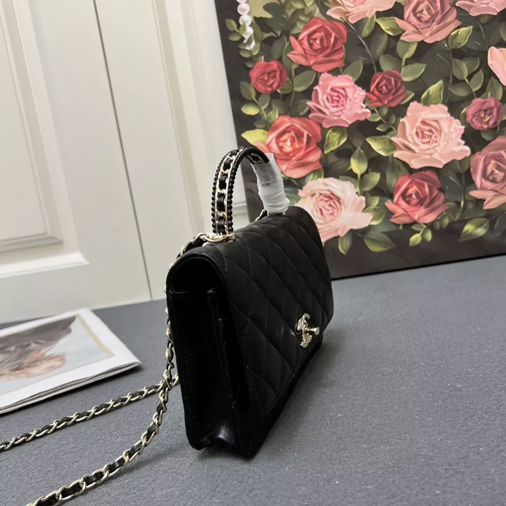 Chanel AAA Quality Messenger Bags For Women Affordable 6598