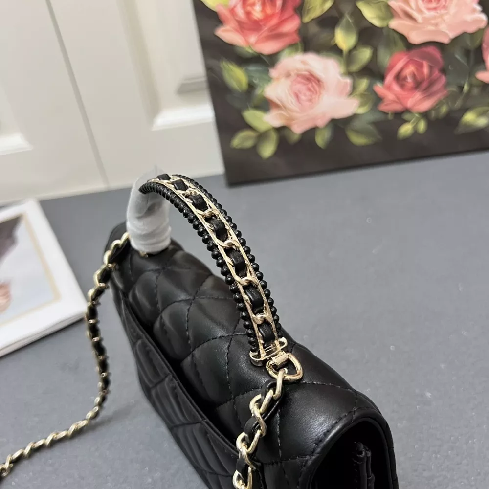 Chanel AAA Quality Messenger Bags For Women Affordable 6598