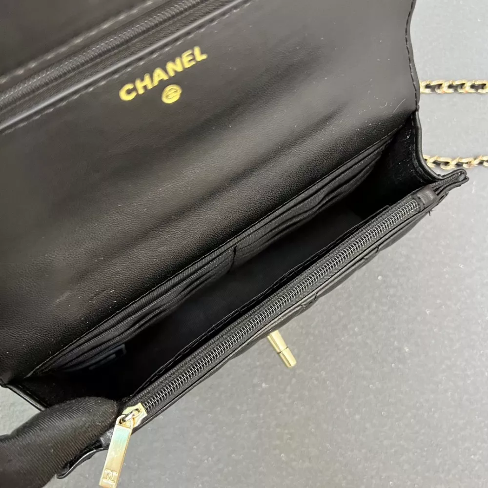 Chanel AAA Quality Messenger Bags For Women Affordable 6598