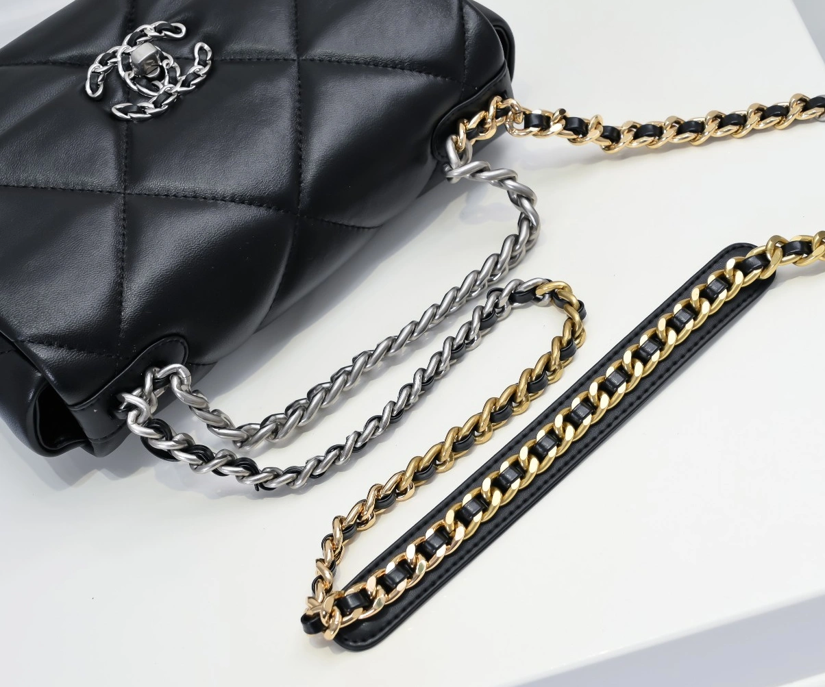 Chanel AAA Quality Messenger Bags For Women AllSeason 1034