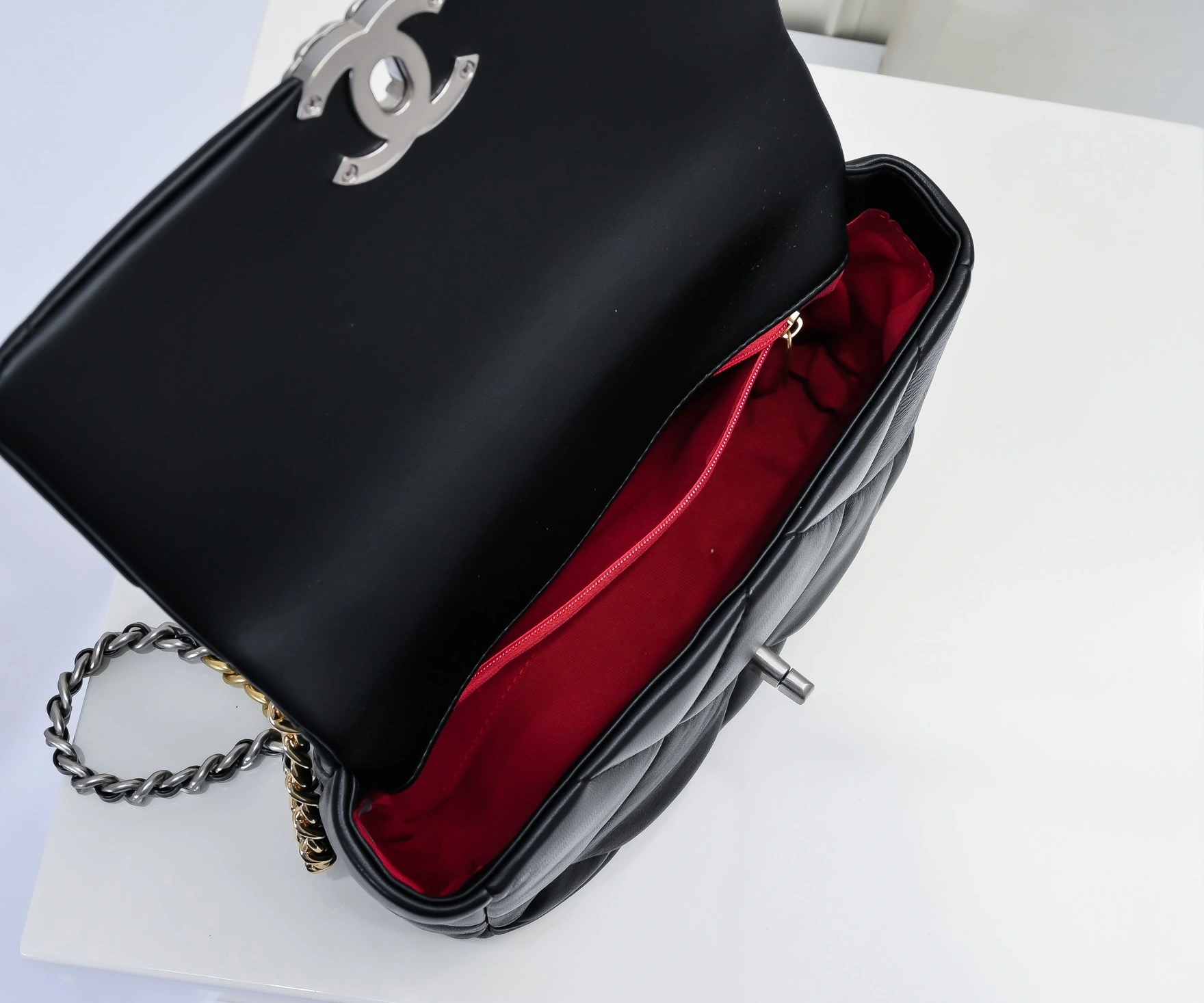 Chanel AAA Quality Messenger Bags For Women AllSeason 1034