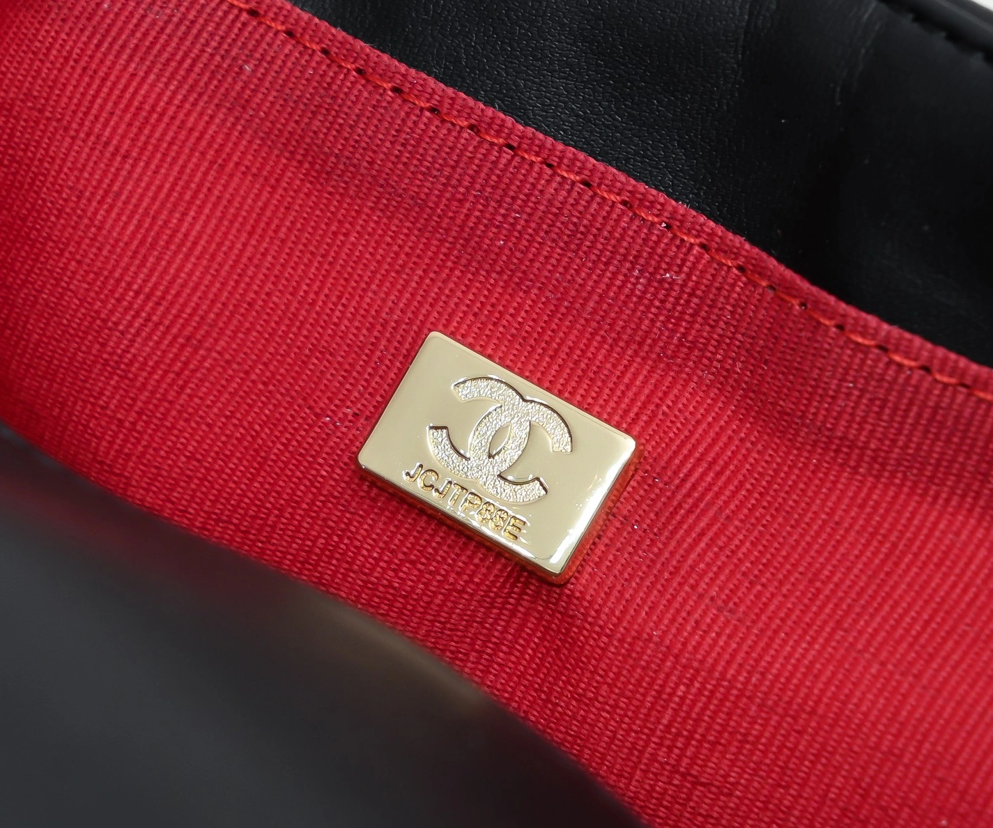 Chanel AAA Quality Messenger Bags For Women AllSeason 1034