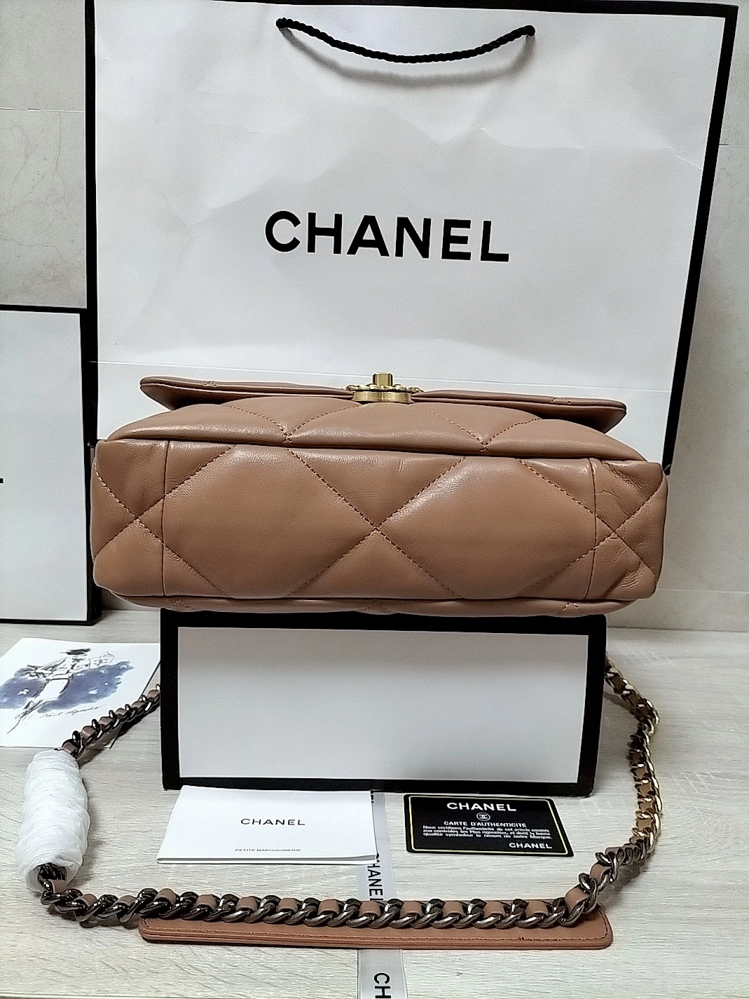 Chanel AAA Quality Messenger Bags For Women AllSeason 3859