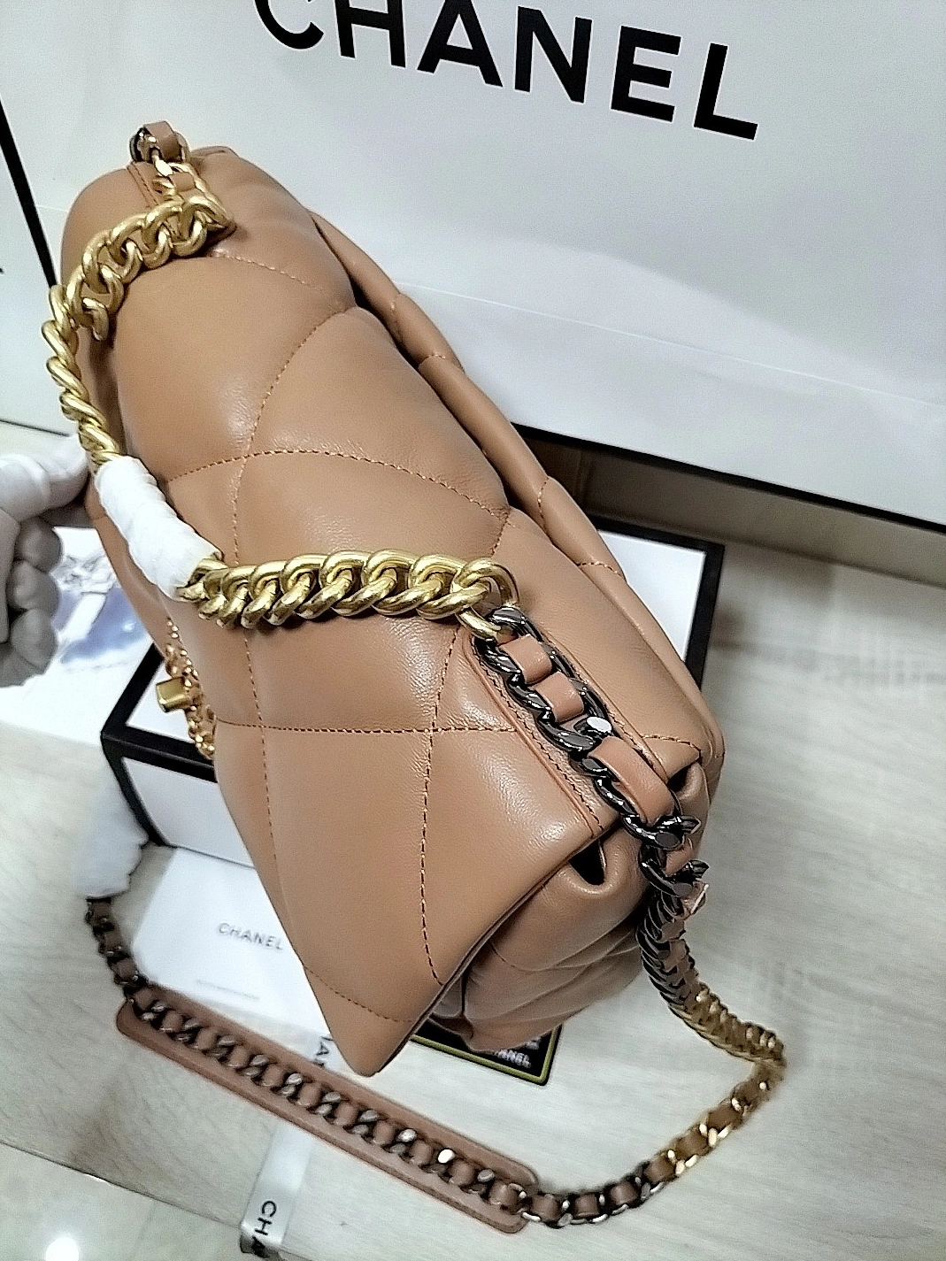Chanel AAA Quality Messenger Bags For Women AllSeason 3859