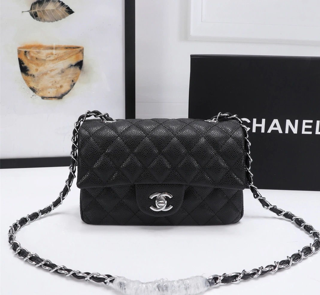 Chanel AAA Quality Messenger Bags For Women AllSeason 3965