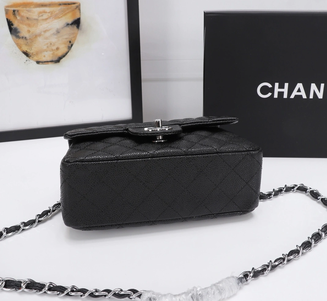 Chanel AAA Quality Messenger Bags For Women AllSeason 3965