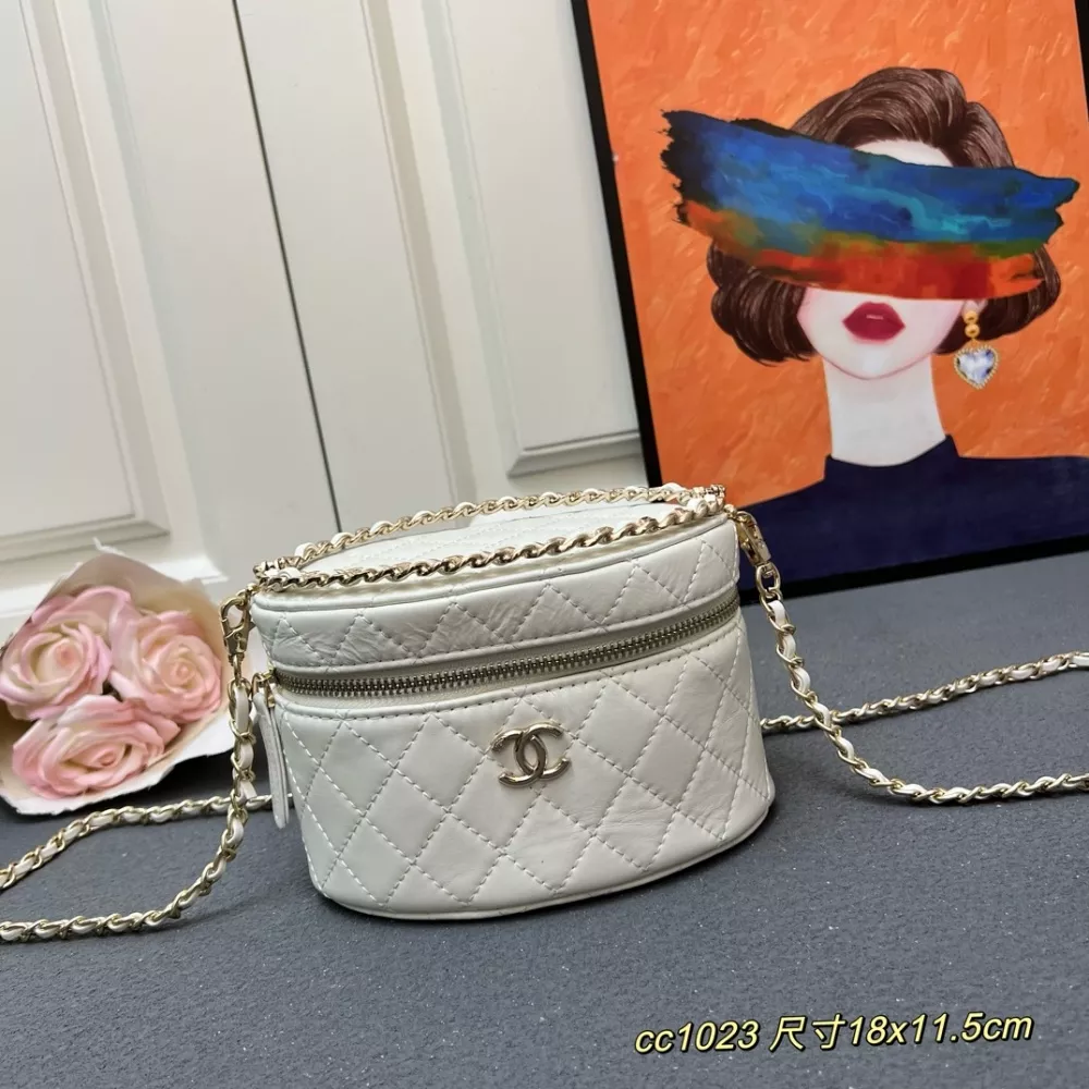 Chanel AAA Quality Messenger Bags For Women AllSeason 5260