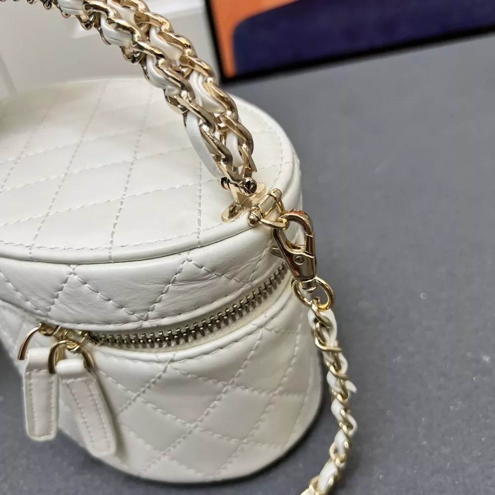 Chanel AAA Quality Messenger Bags For Women AllSeason 5260