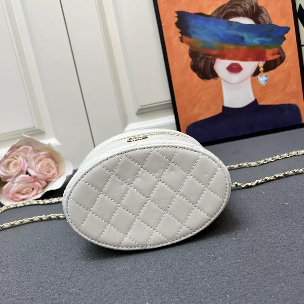 Chanel AAA Quality Messenger Bags For Women AllSeason 5260