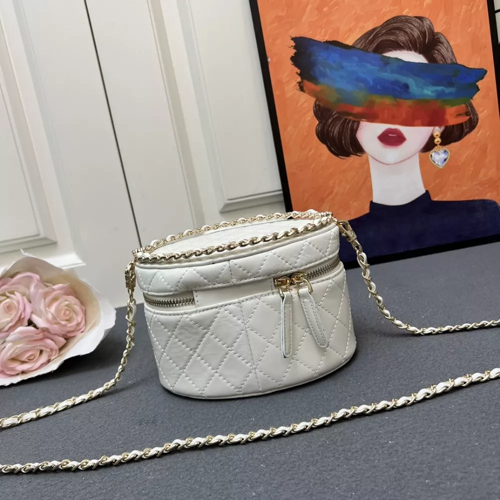 Chanel AAA Quality Messenger Bags For Women AllSeason 5260