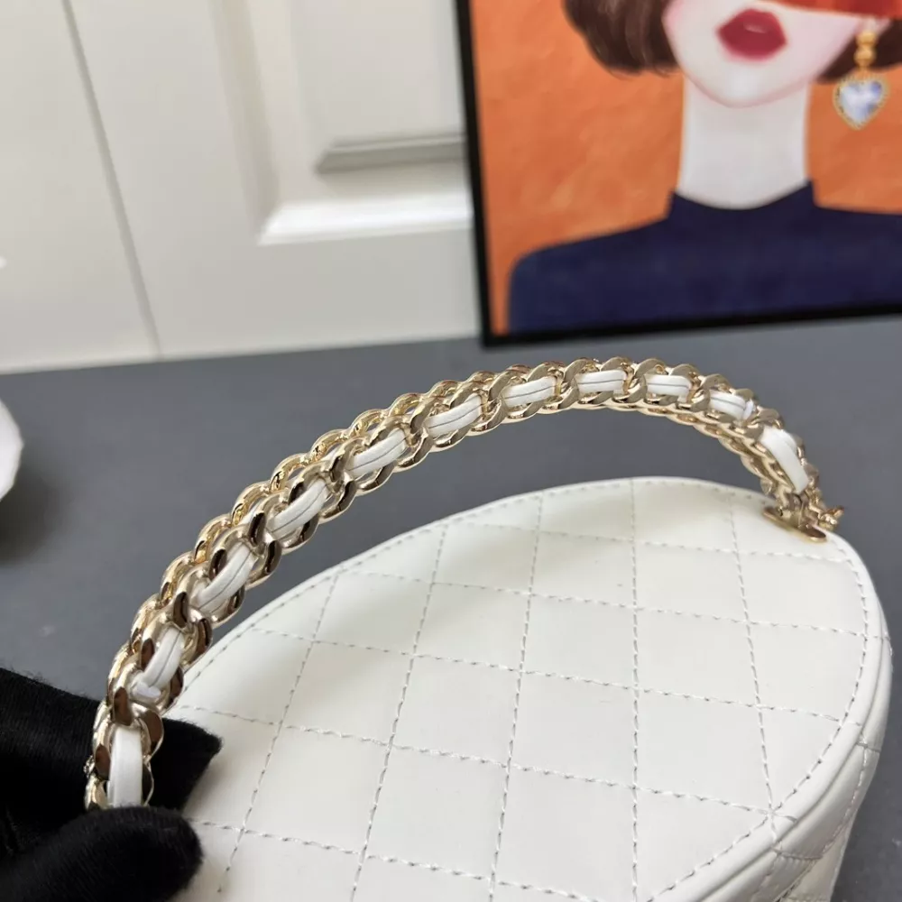 Chanel AAA Quality Messenger Bags For Women AllSeason 5260