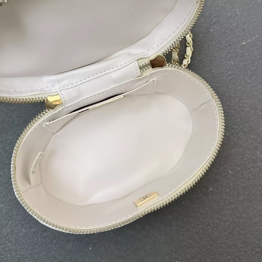 Chanel AAA Quality Messenger Bags For Women AllSeason 5260