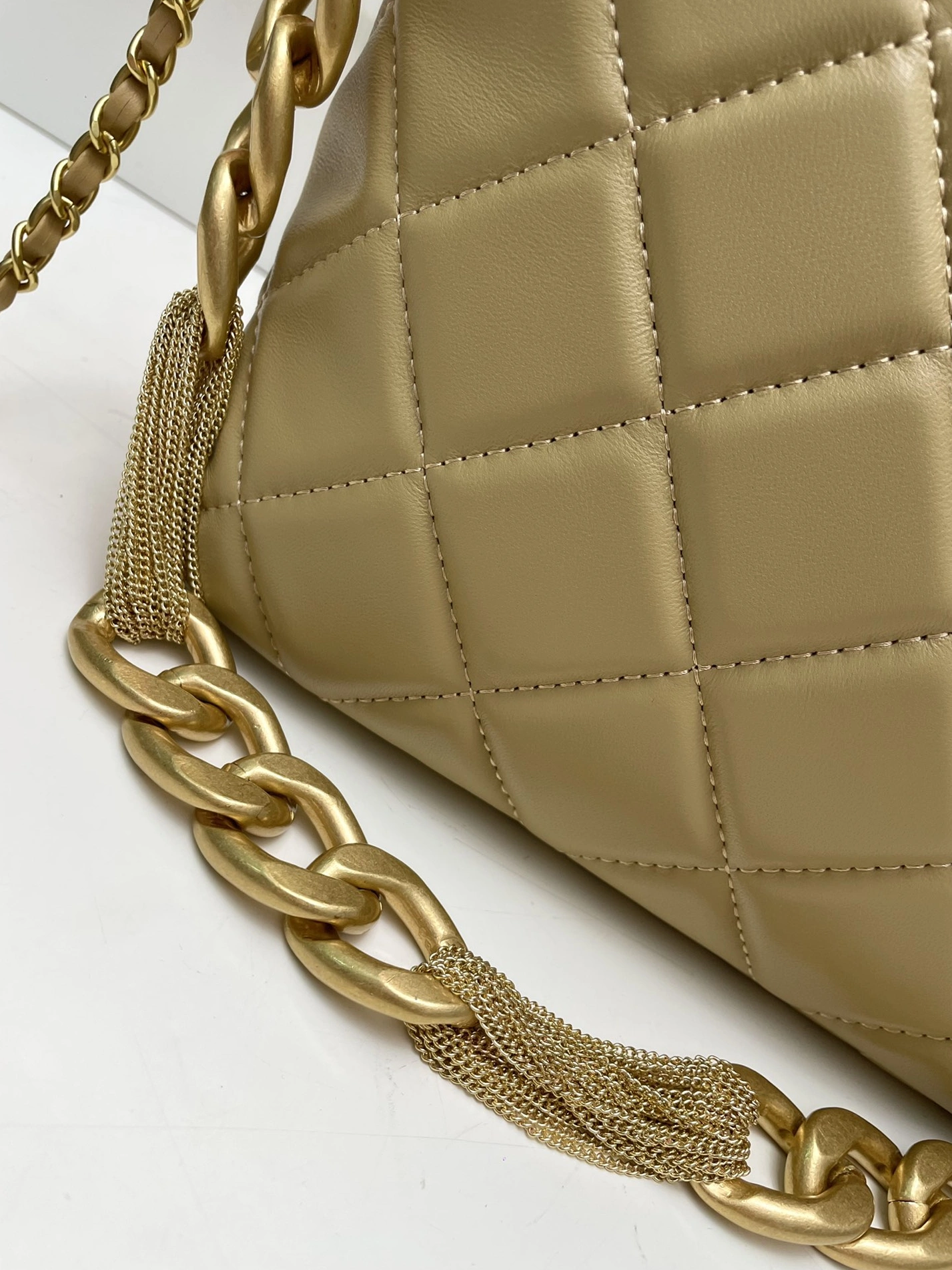 Chanel AAA Quality Messenger Bags For Women AllSeason 6537