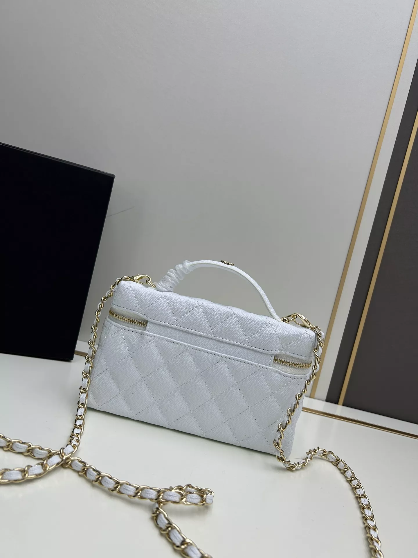Chanel AAA Quality Messenger Bags For Women Bold 304