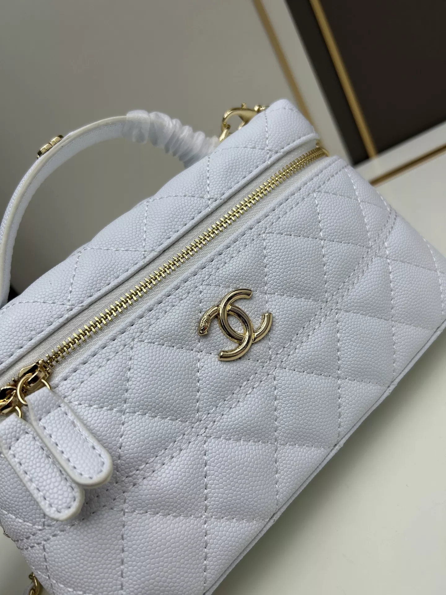 Chanel AAA Quality Messenger Bags For Women Bold 304