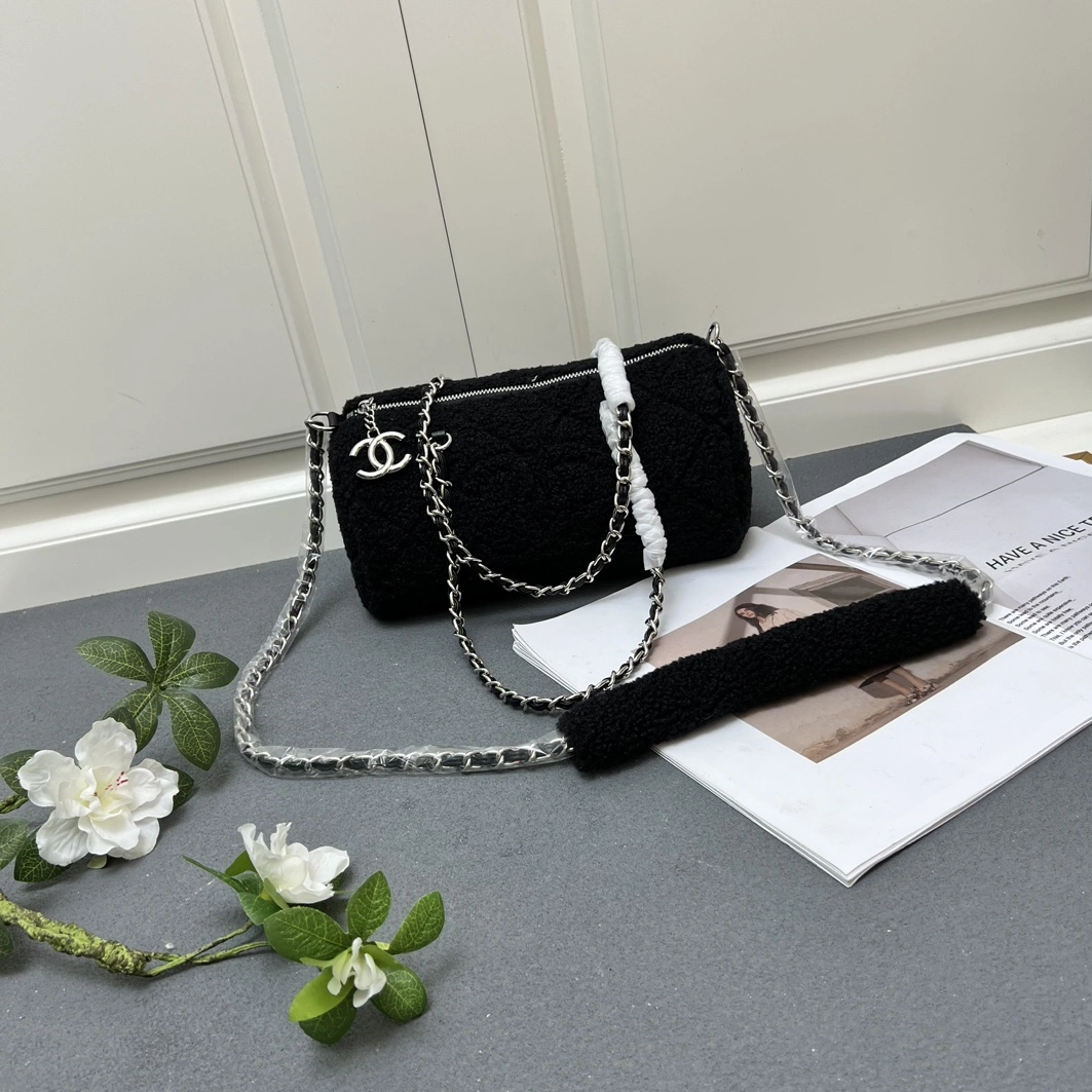Chanel AAA Quality Messenger Bags For Women Bold 3375