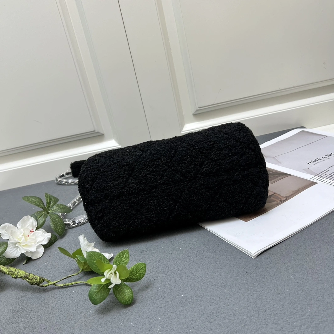 Chanel AAA Quality Messenger Bags For Women Bold 3375