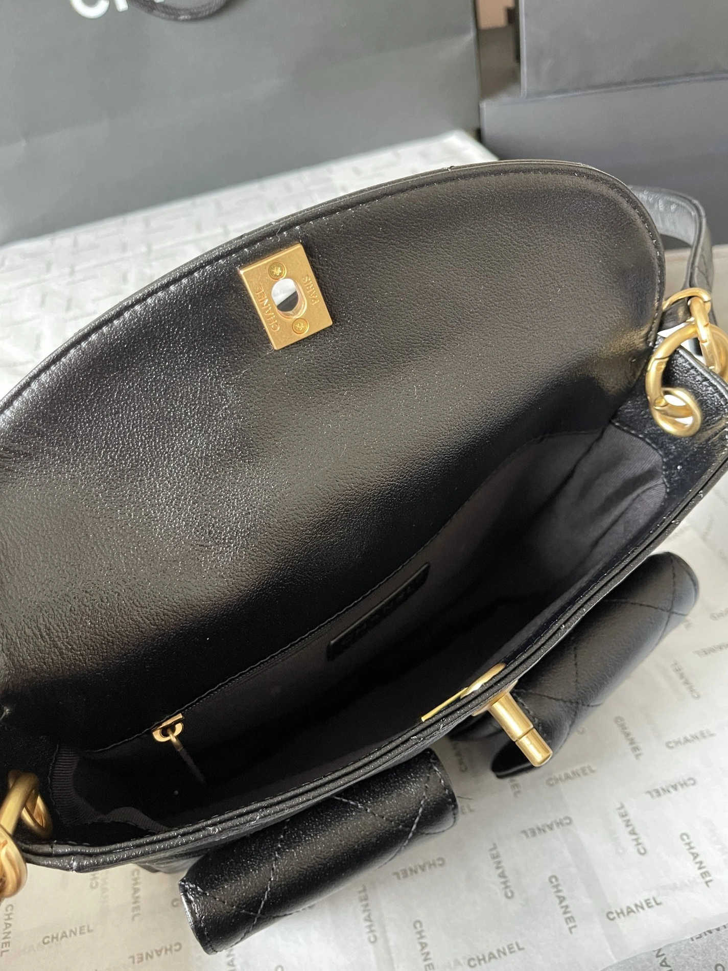 Chanel AAA Quality Messenger Bags For Women Bold 9052