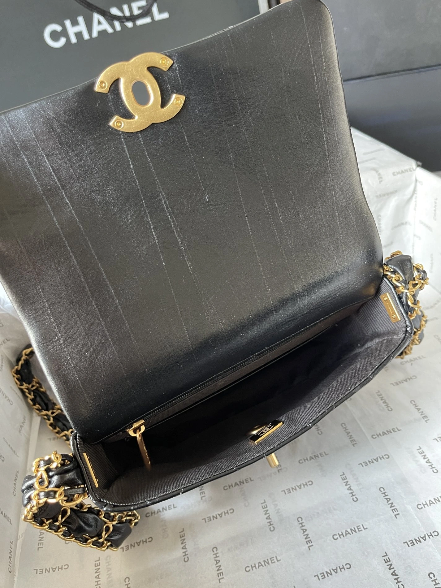 Chanel AAA Quality Messenger Bags For Women Breathable 2071