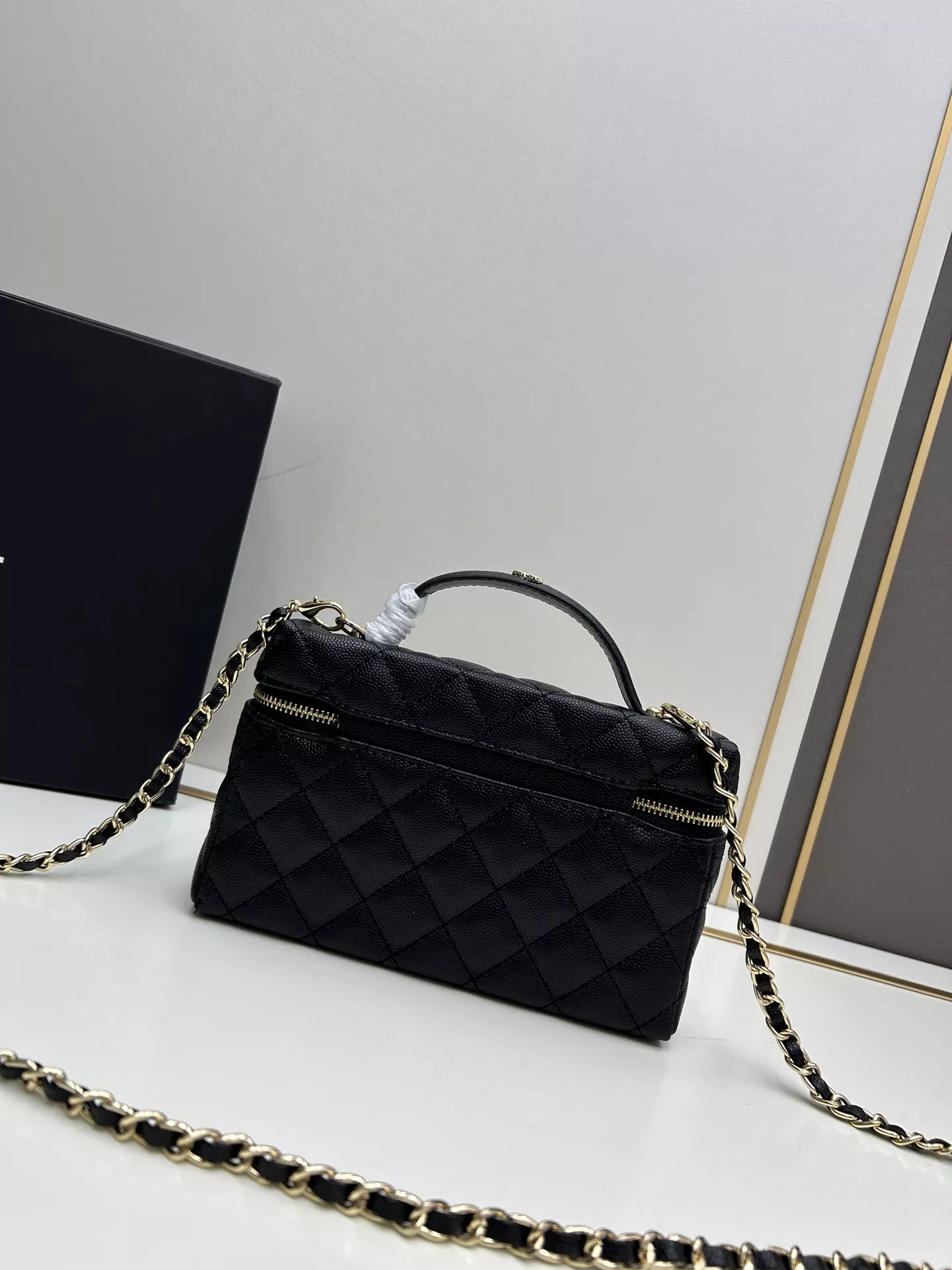 Chanel AAA Quality Messenger Bags For Women Breathable 2113