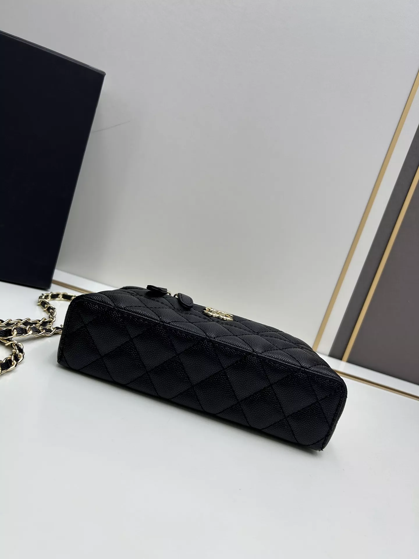 Chanel AAA Quality Messenger Bags For Women Breathable 2113