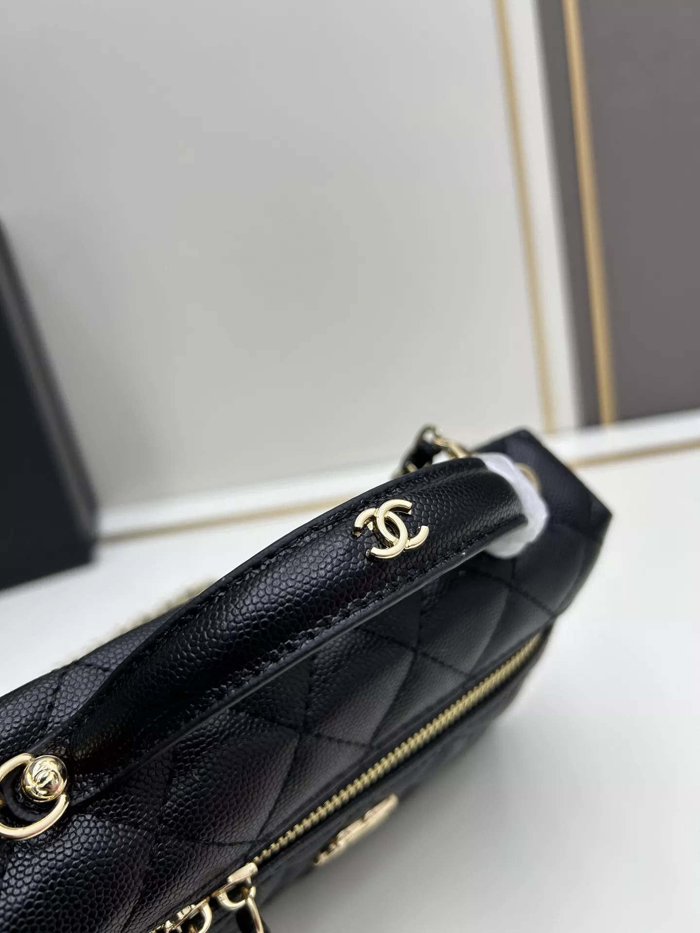 Chanel AAA Quality Messenger Bags For Women Breathable 2113
