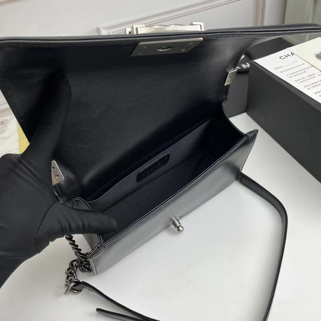Chanel AAA Quality Messenger Bags For Women Breathable 3896