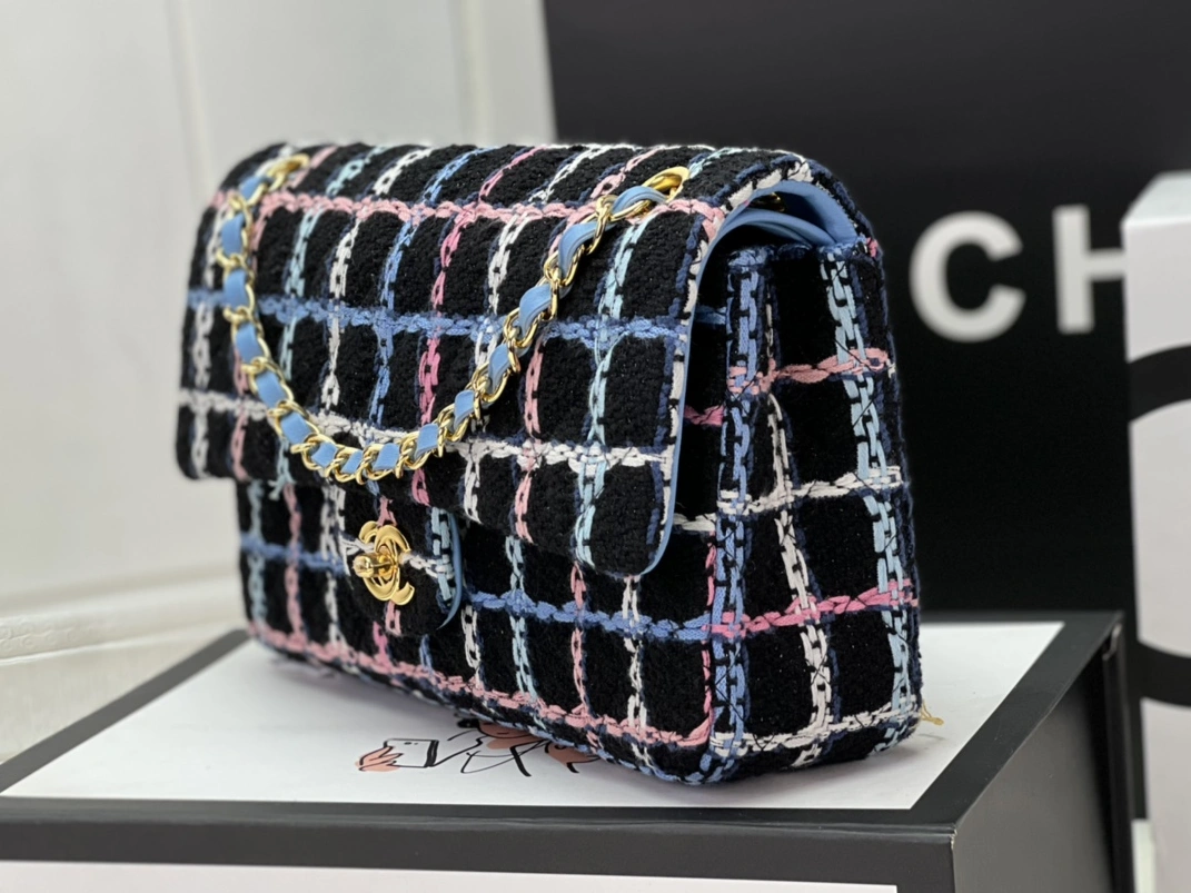 Chanel AAA Quality Messenger Bags For Women Bright 4063