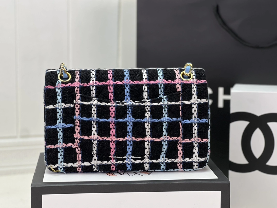Chanel AAA Quality Messenger Bags For Women Bright 4063