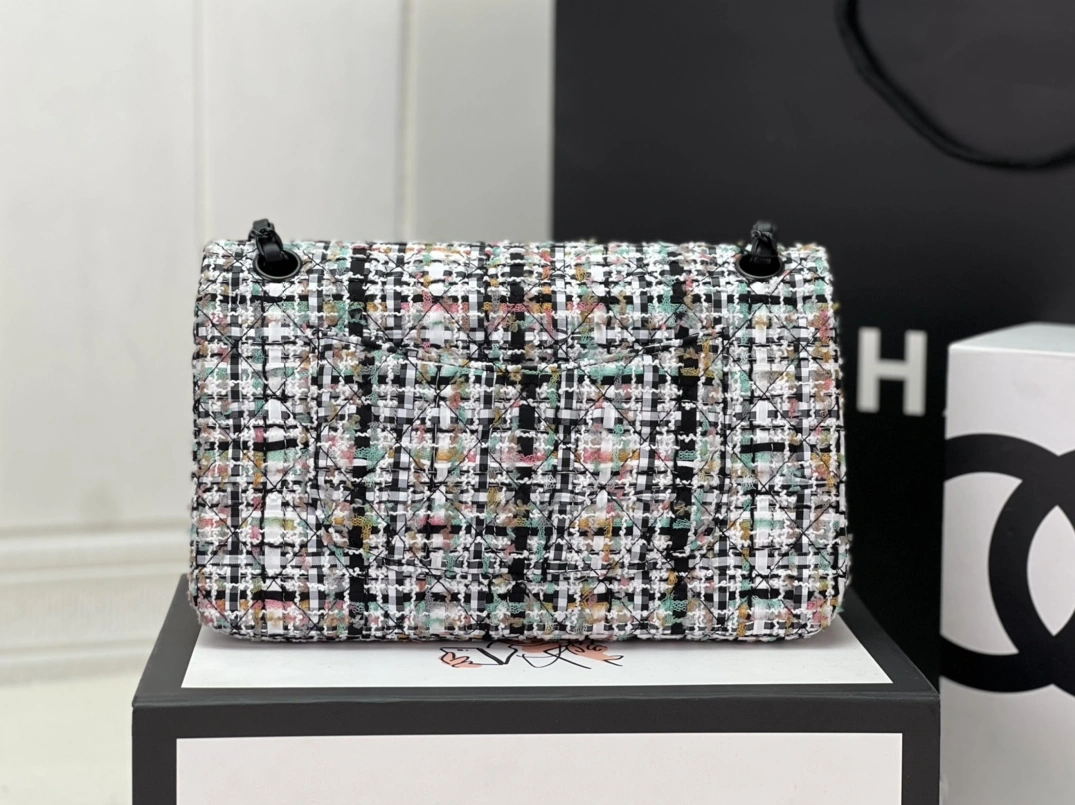 Chanel AAA Quality Messenger Bags For Women Bright 6085