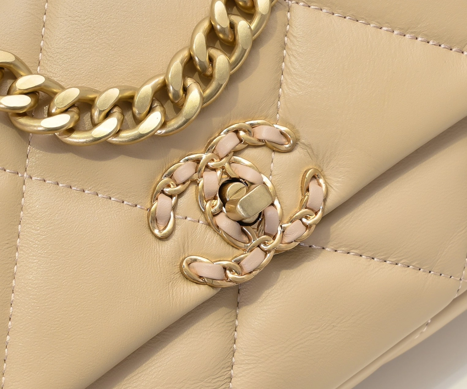 Chanel AAA Quality Messenger Bags For Women Comfortable 1124