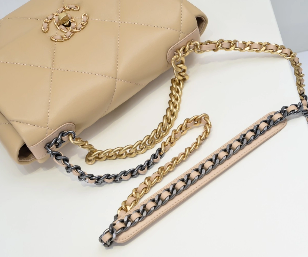 Chanel AAA Quality Messenger Bags For Women Comfortable 1124