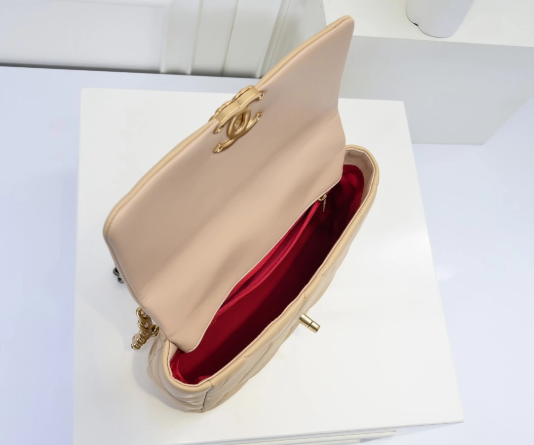 Chanel AAA Quality Messenger Bags For Women Comfortable 1124