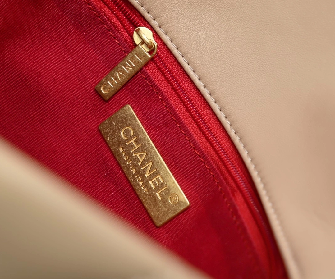 Chanel AAA Quality Messenger Bags For Women Comfortable 1124
