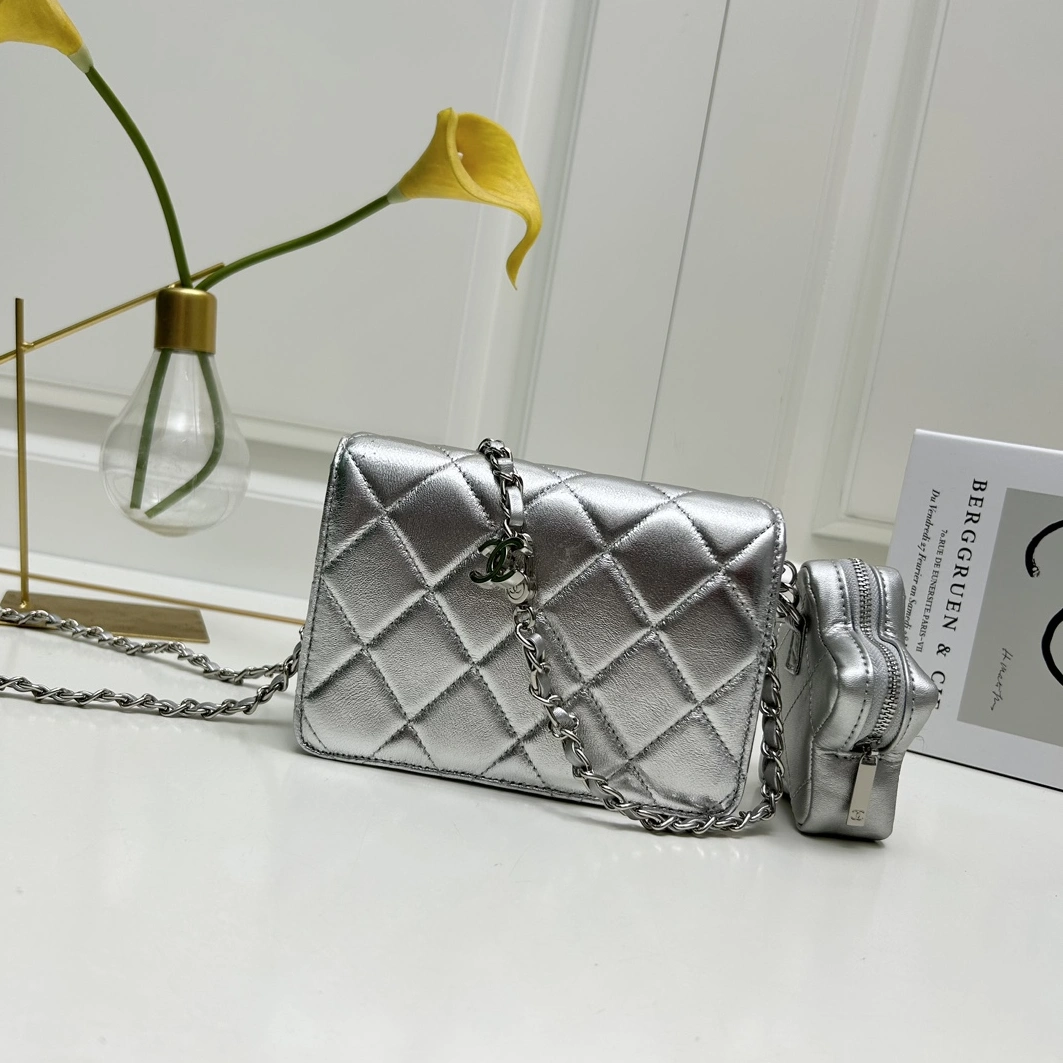 Chanel AAA Quality Messenger Bags For Women Comfortable 3557