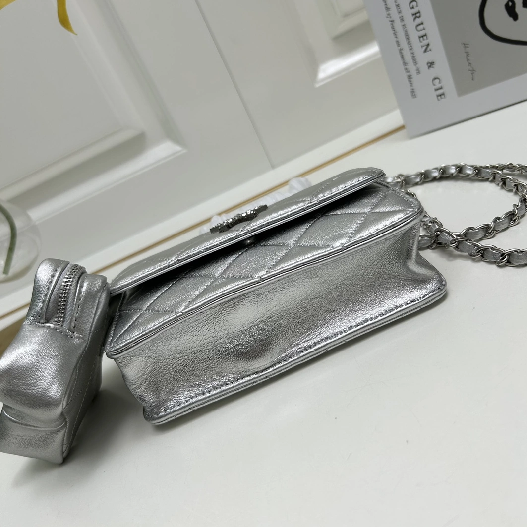 Chanel AAA Quality Messenger Bags For Women Comfortable 3557