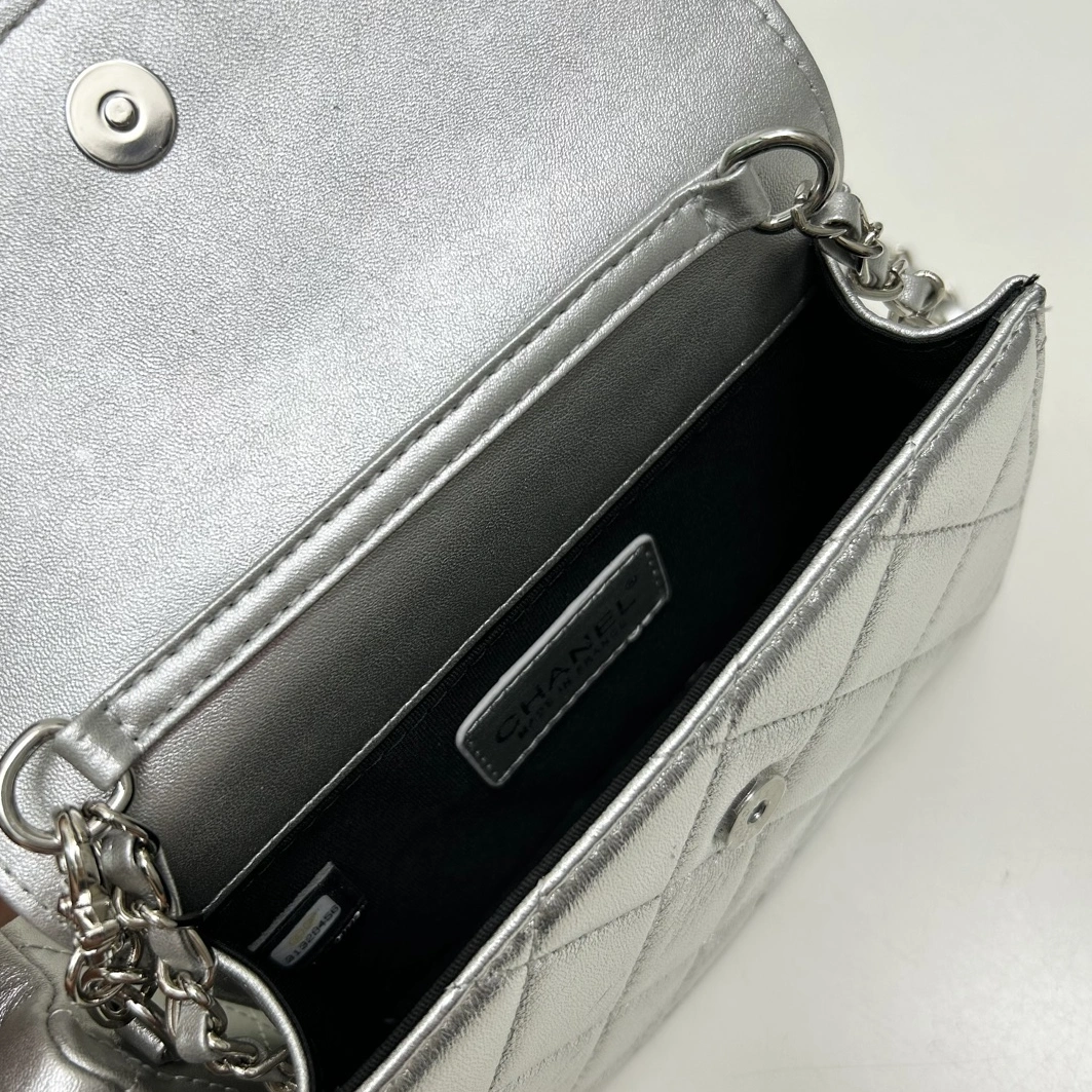 Chanel AAA Quality Messenger Bags For Women Comfortable 3557