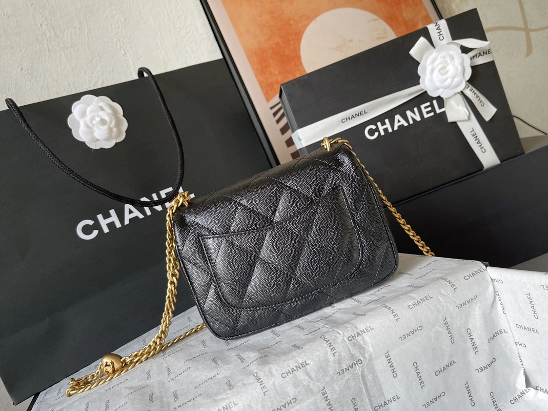 Chanel AAA Quality Messenger Bags For Women Comfortable 750