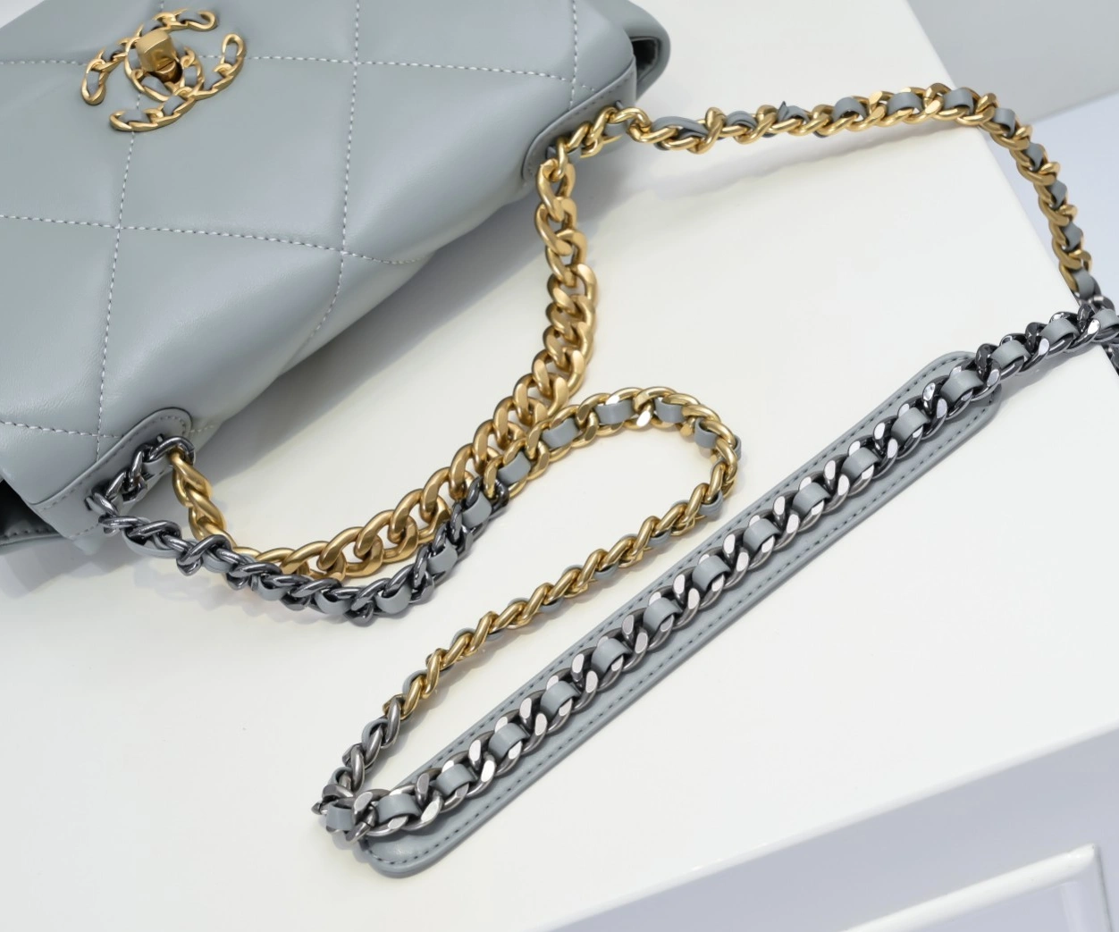 Chanel AAA Quality Messenger Bags For Women Comfortable 7693